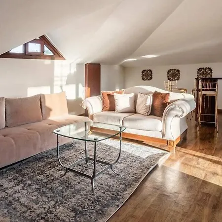 Ueskuedar مطلة على البحر في اسكودار Villa *