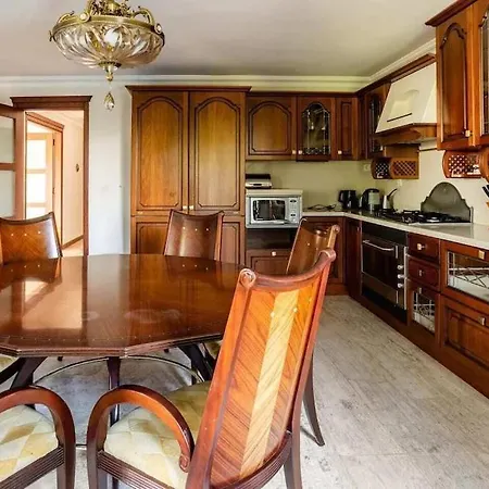Villa Ueskuedar مطلة على البحر في اسكودار Istanbul