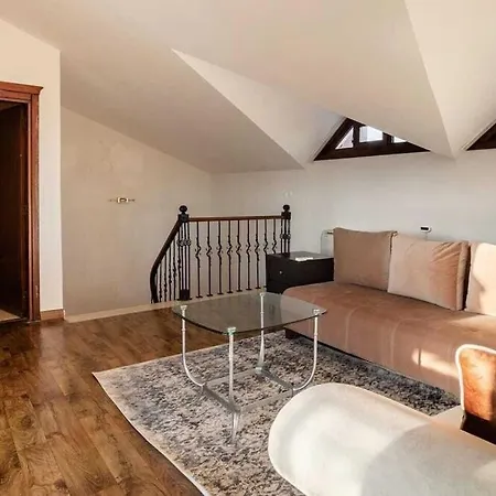 Ueskuedar مطلة على البحر في اسكودار Villa *