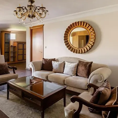 Ueskuedar مطلة على البحر في اسكودار Villa *