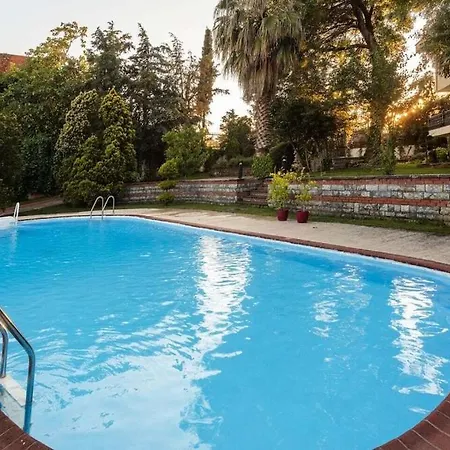 Ueskuedar مطلة على البحر في اسكودار Villa *