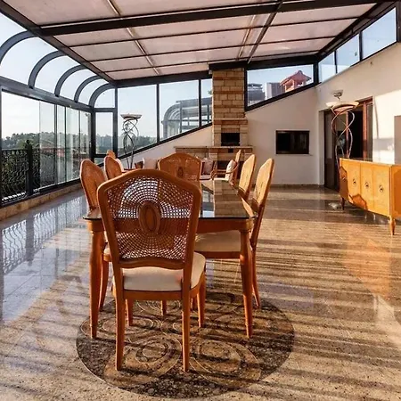 Villa Ueskuedar مطلة على البحر في اسكودار