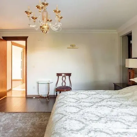 Villa Ueskuedar مطلة على البحر في اسكودار
