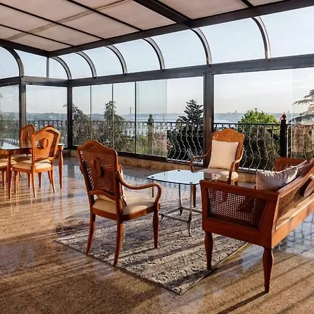 Ueskuedar مطلة على البحر في اسكودار Villa