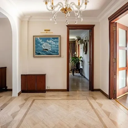 Villa Ueskuedar مطلة على البحر في اسكودار