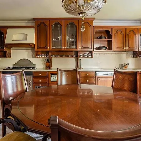 Ueskuedar مطلة على البحر في اسكودار Villa *